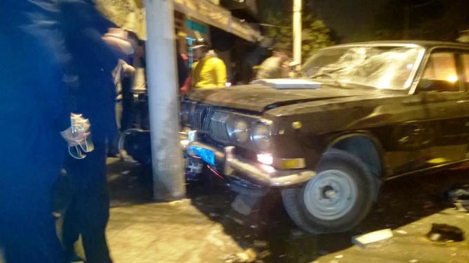 Chiếc "xe điên" biển xanh gây tai nạn tại hiện trường.