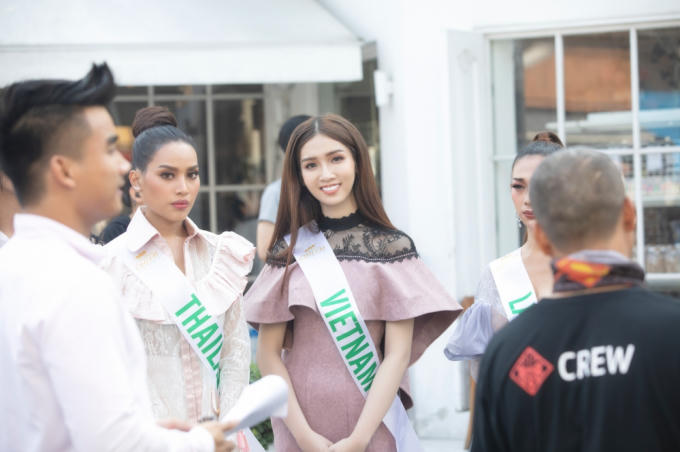 Đưa cả “gánh Lô tô” lên sân khấu, Đỗ Nhật Hà gây bất ngờ tại Miss International Queen 2019