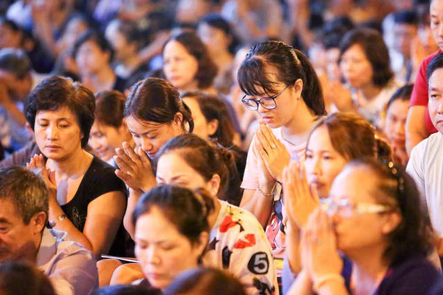 Trong Phật giáo, lễ Vu Lan là một trong những đại lễ quan trọng nhất trong năm. Người Việt từ lâu đã hình thành tập tục lấy ngày này để nhắc nhở báo hiếu ông bà, cha mẹ, tổ tiên.