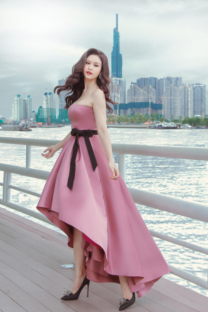 Trương Quỳnh Anh đẹp mơ màng hóa “nàng thơ” của David Wong