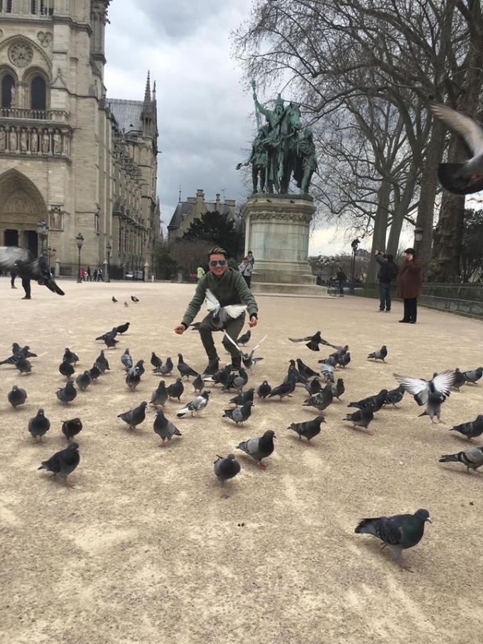 Mr.Đ&agrave;m h&agrave;o hứng thăm Kinh đ&ocirc; &aacute;nh s&aacute;ng