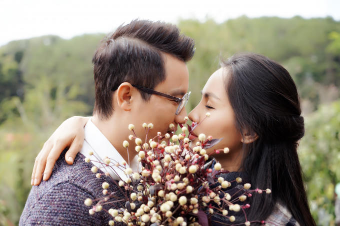 Hoàng Bách vất vả thuyết phục vợ đóng MV cùng con trai Tê Giác