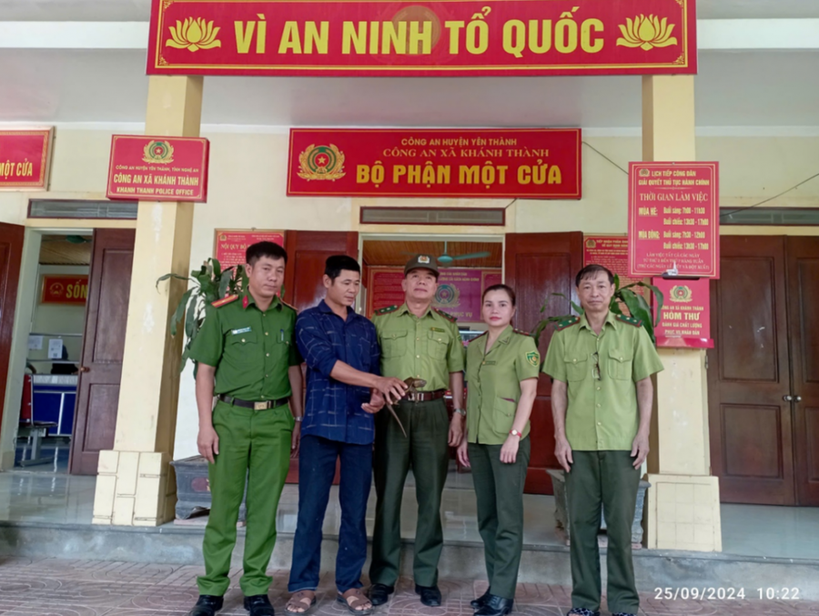Cá thể rùa đầu to quý hiếm được bàn giao cho cơ quan chức năng.