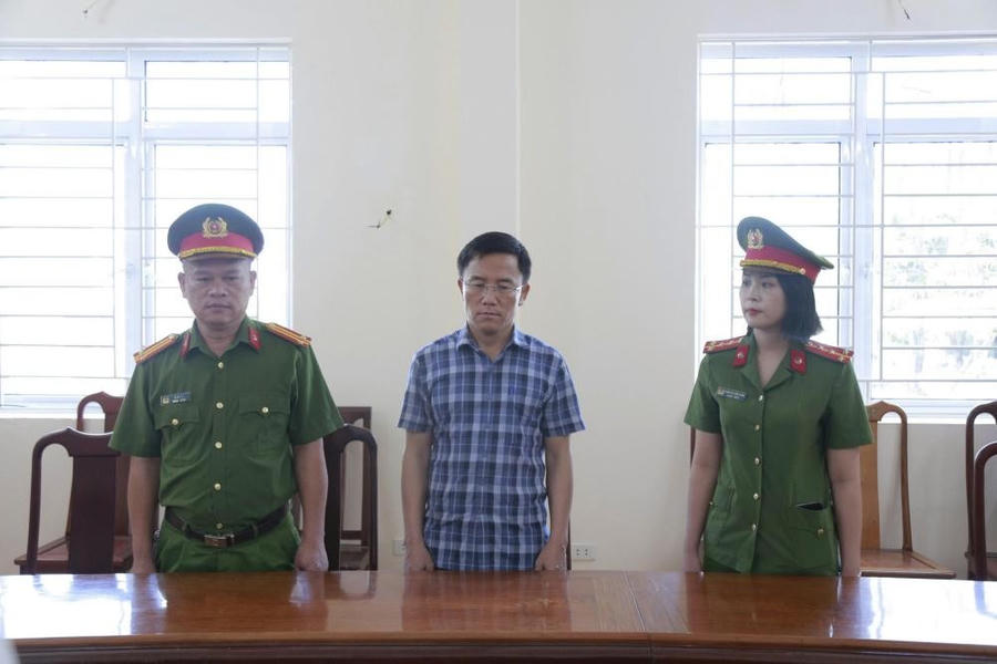 Ông Nguyễn Văn Hưng bị khởi tố, bắt tạm giam 3 tháng - Ảnh Công an Hà Tĩnh.