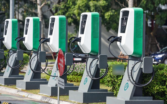 Xe ô tô điện đang được đề xuất giảm 50% phí trước bạ từ 10-15% xuống 5-7,5% (Ảnh VinFast).