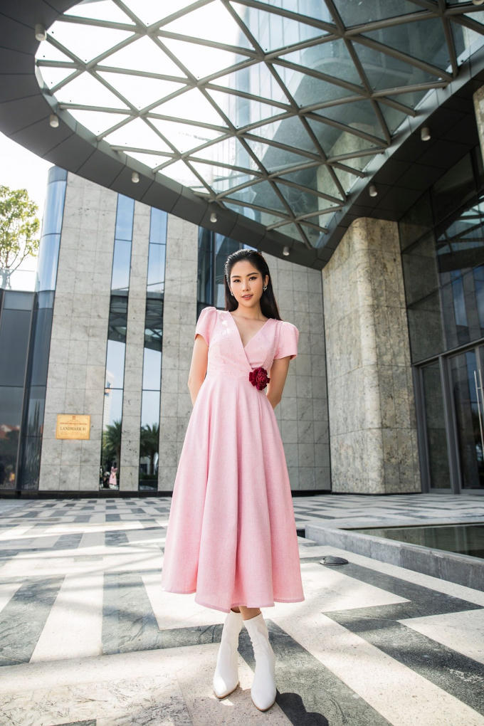 Nam Anh tự tin đón Valentine với đầm hồng điệu đà