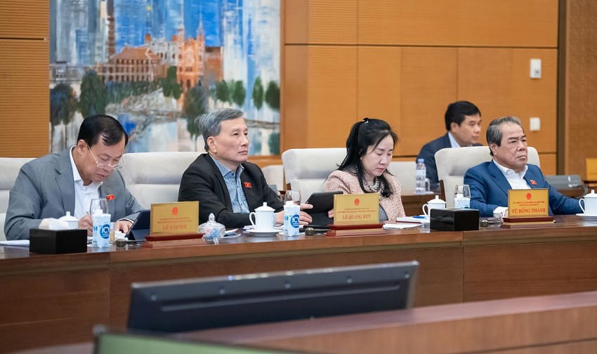 UBTVQH cho ý kiến về việc giải trình, tiếp thu, chỉnh lý dự thảo Luật Nhà giáo