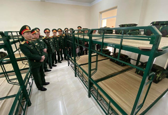 Đây là một trường quân sự (dành cho 750 người) và Trung đoàn 59 (dành cho 200 người).