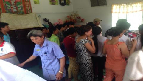 Gia đình lo hậu sự cho nạn nhân. (Ảnh: báo Đất Việt)