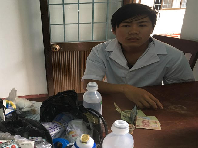 Đối tượng Phan Đình Thắng cùng tang vật bị thu giữ.