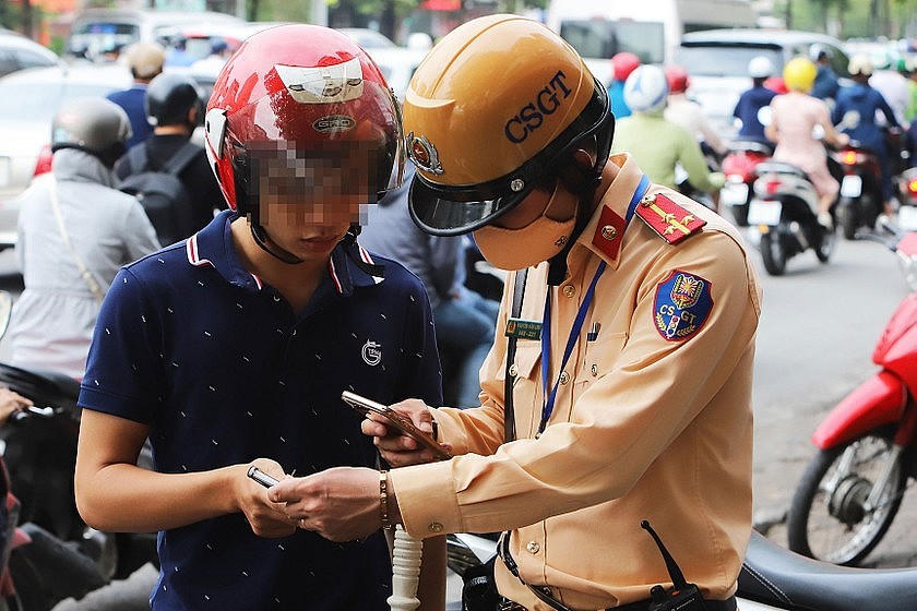 Quy định mới từ 1/7, người lái xe cần biết khi làm việc với CSGT. (Ảnh minh họa: Vietnamnet)