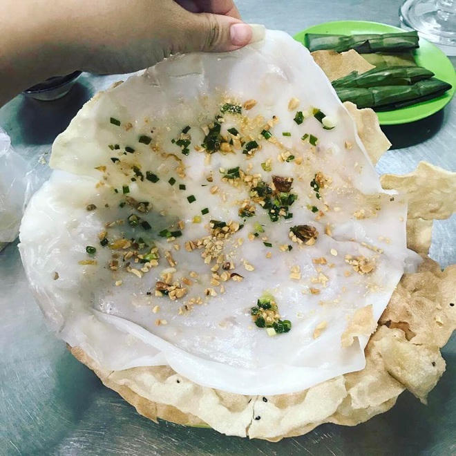 Bánh đập hay còn gọi là bánh tráng đập, bánh đập dập là món ăn gắn liền với lịch sử và truyền thống của người miền Trung. (Ảnh: diembezn).