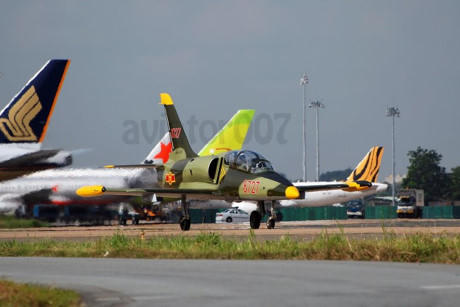 Việt Nam nghi&ecirc;n cứu chế tạo lốp cho m&aacute;y bay Su-30MK2?