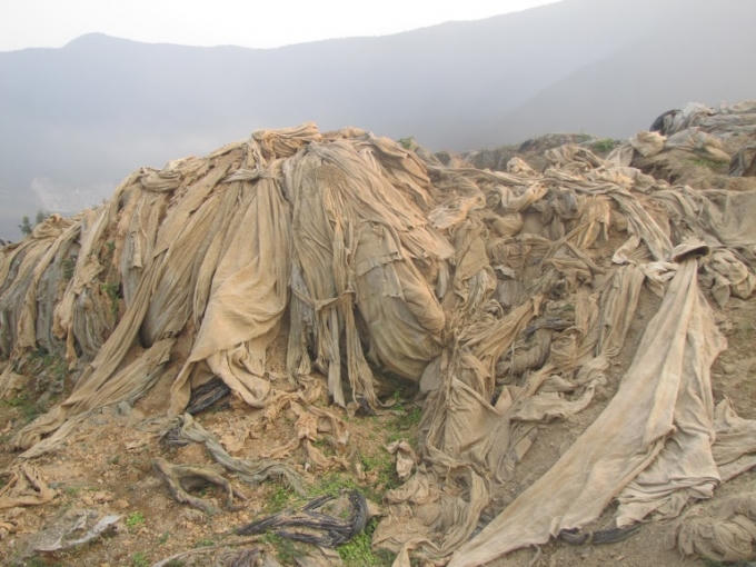 Là rác thải từ Khu công nghiệp, ai có thể lường hết được những hậu quả?