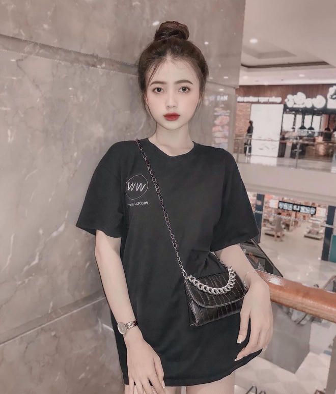 Phương Nhi được cư dân mạng biết đến với hình ảnh nữ sinh xinh xắn, năng động và phong cách thời trang đa dạng. Ngoài thời gian dành cho việc học ở trường, Phương Nhi cũng làm người mẫu ảnh, quảng cáo để vừa nâng cao kỹ năng tạo dáng trước ống kính, tự tin giao tiếp và có thêm nguồn thu nhập mua sắm những thứ mình thích.
