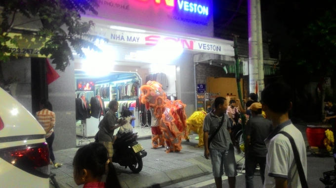 Từ khoảng 6h tối, c&aacute;c đội l&acirc;n đ&atilde; xuất hiện tr&ecirc;n nhiều tuyến đường.&nbsp;