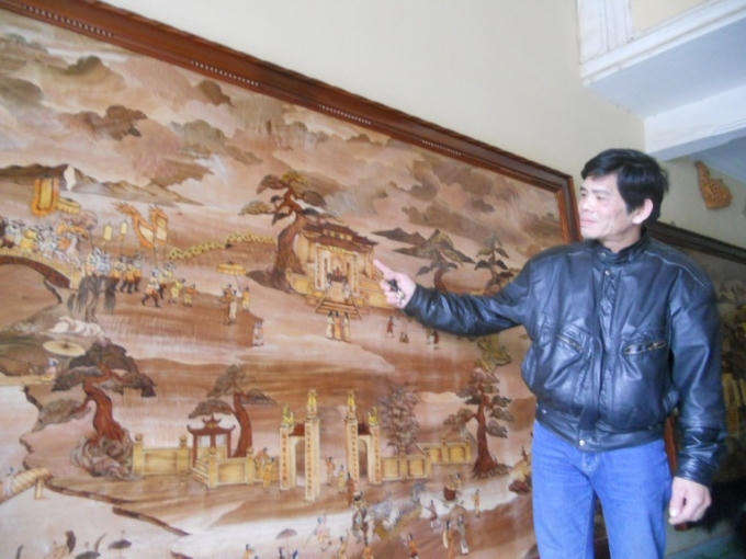 Nghệ nhân Viện bên bức tranh lễ hội dân gian thời xưa