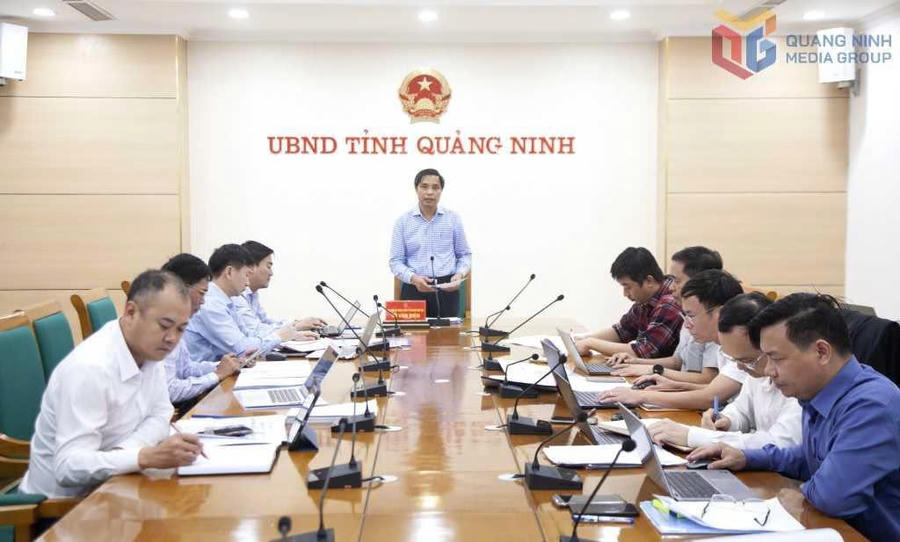 Ông Vũ Văn Diện Phó Chủ tịch Thường trực UBND tỉnh Quảng Ninh phát biểu tại cuộc họp