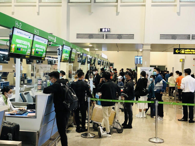 Cục không yêu cầu các hãng hàng không khẩn trương thực hiện đổi vé, hoàn vé cho khách trong dịp cao điểm tết do ảnh hưởng dịch bệnh. Ảnh: PHONG ĐIỀN