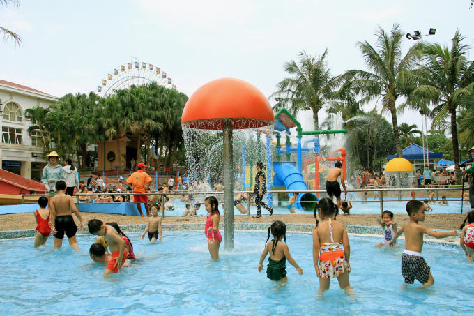 Còn các bạn nhỏ sẽ được thõa sức vùng vẫy, vui chơi với khu bể dành riêng cho trẻ em như Bể con voi, bể lâu đài nước, bể vầy…