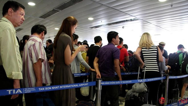 Kẹt đường v&agrave;o s&acirc;n bay: Dường như &ocirc;ng Gi&aacute;m đốc sở đ&atilde; đ&uacute;ng...