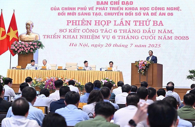 Thủ tướng nêu các giải pháp để phát triển khoa học công nghệ, đổi mới sáng tạo và chuyển đổi số.