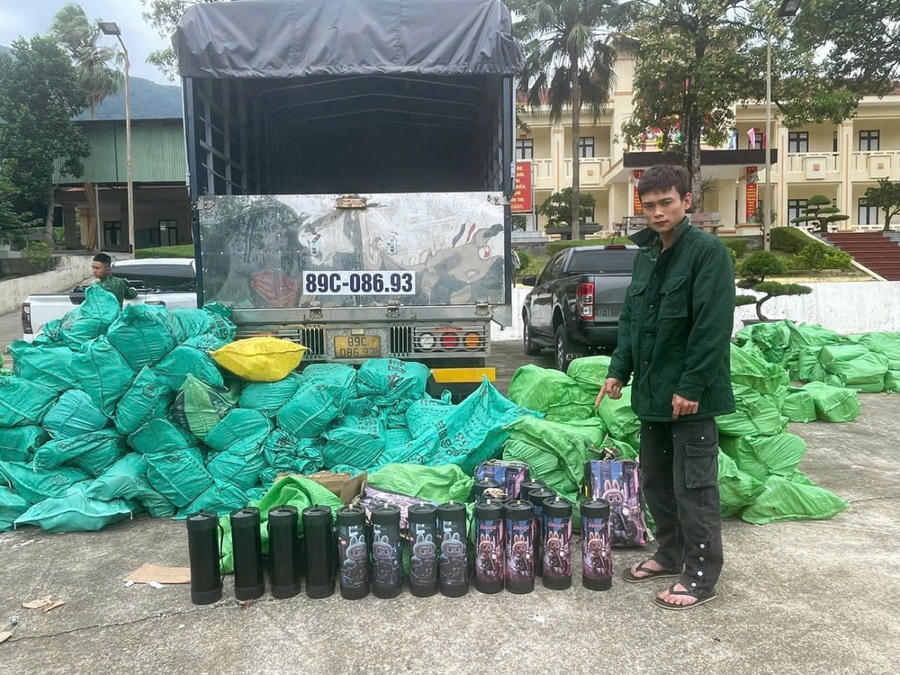 Đối tượng Vũ Văn Ánh cùng tang vật bị thu giữ.