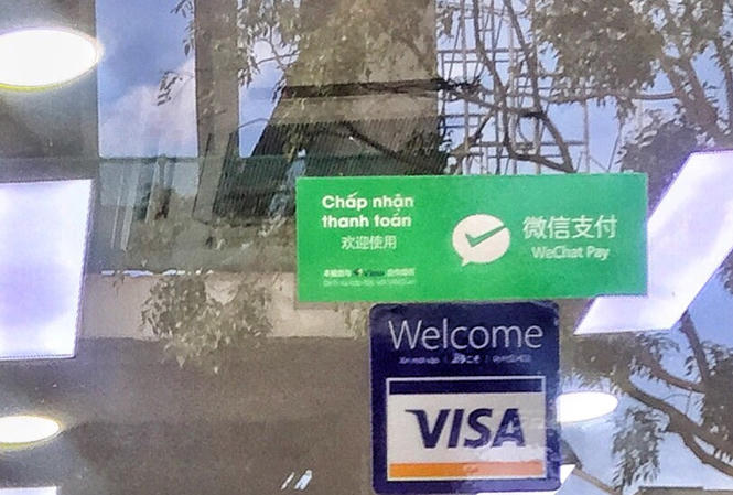 Khách Trung Quốc vô tư thanh toán 'chui' tại Nha Trang