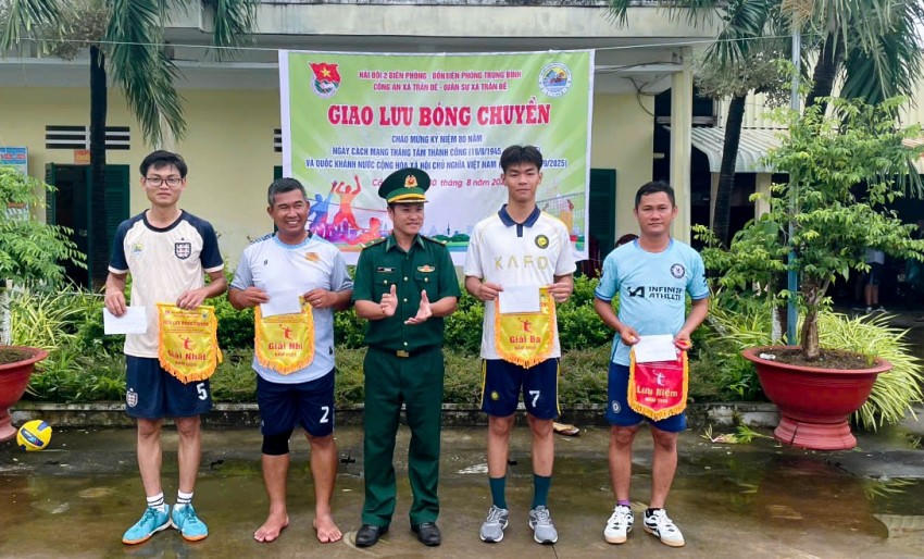 Hải đội 2 Biên phòng tổ chức giao lưu bóng chuyền