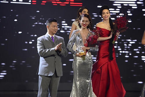 Phí Phương Anh đạt giải quán quân của chương trình The Face mùa đầu tiên.