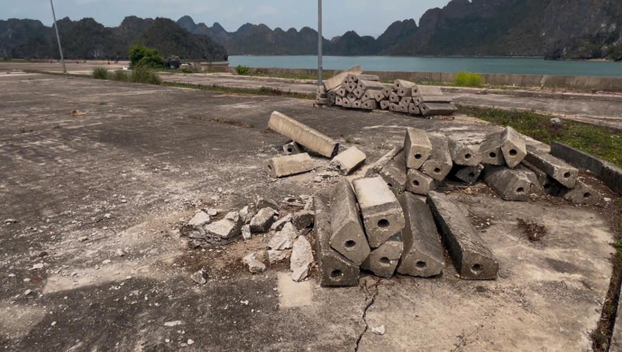 Trong khi nhu cầu giống nuôi trông thuỷ hải sản trên địa bàn huyện Vân Đồn nói chung, tỉnh Quảng Ninh nói riêng đang rất lớn và cần thiết, thì việc để dự án này "đắp chiếu", gây lãng phí khiến nhiều người dân không khỏi đau xót, bức xúc.