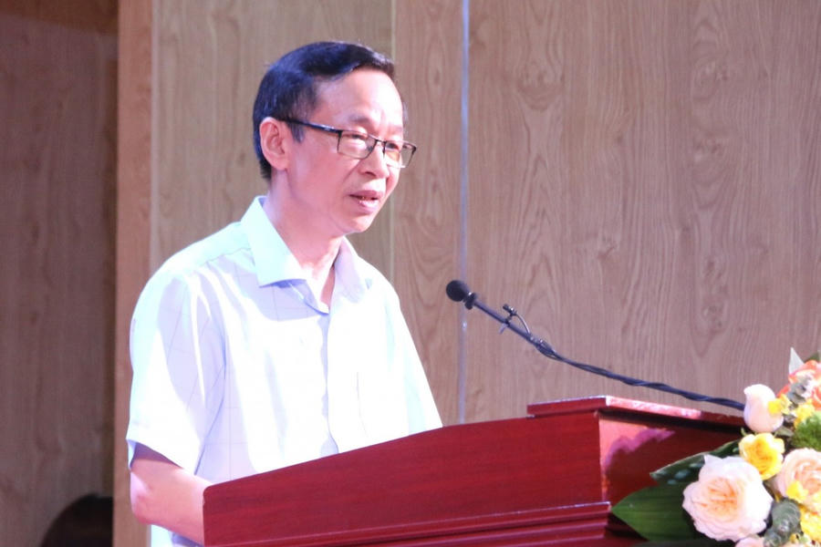 GS.TS Nguyễn Văn Minh, Hiệu trưởng Trường Đại học Sư phạm Hà Nội tại buổi trao hỗ trợ từ Quỹ Đồng hành với học sinh, sinh viên vùng khó khăn.
