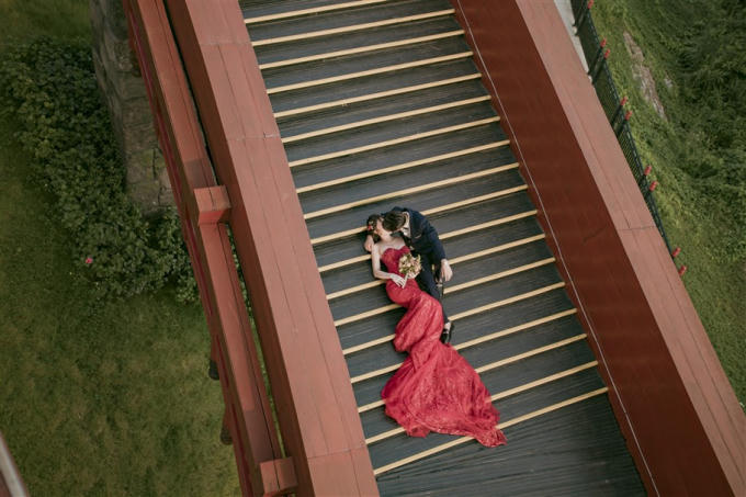 Cầu Koi- c&acirc;y cầu tượng trưng cho t&igrave;nh y&ecirc;u đ&ocirc;i lứa bền chặt g&oacute;p th&ecirc;m cho bộ h&igrave;nh cưới của c&aacute;c cặp đ&ocirc;i những bức h&igrave;nh chất đến từng milimet.