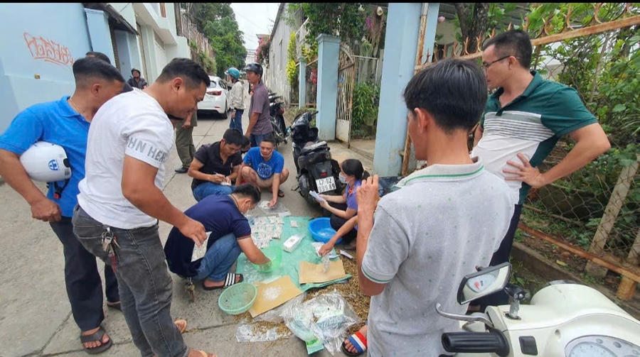 Công an đột kích, bắt giữ các đối tượng cùng tang vật