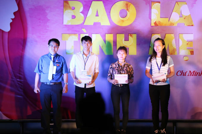 Đức Phúc, Giang Hồng Ngọc gây xúc động khi hát về mẹ