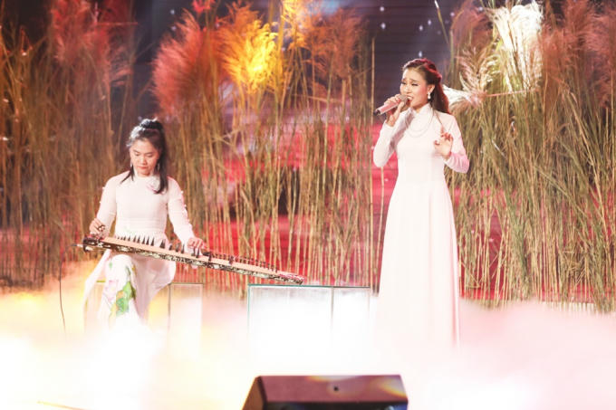 Thần tượng Bolero tập 9: Quang L&ecirc; thay đổi 360 độ khi lựa chọn th&iacute; sinh bước v&agrave;o B&aacute;n kết