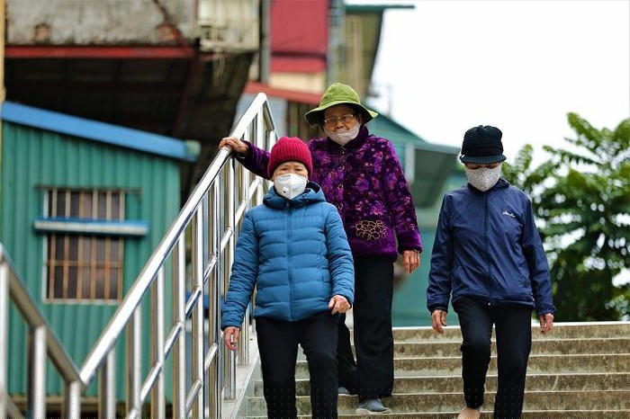 9/15 benh nhan moi mac covid-19 tren 60 tuoi, nguy co voi nguoi gia hinh anh 4