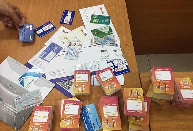 Các đối tượng dùng thủ đoạn dụ dỗ các em học sinh, sinh viên tham gia bán thông tin cá nhân, tài khoản ngân hàng để dùng vào việc lừa đảo chiếm đoạt tiền của bị hại. Ảnh: Công an Quảng Ninh.