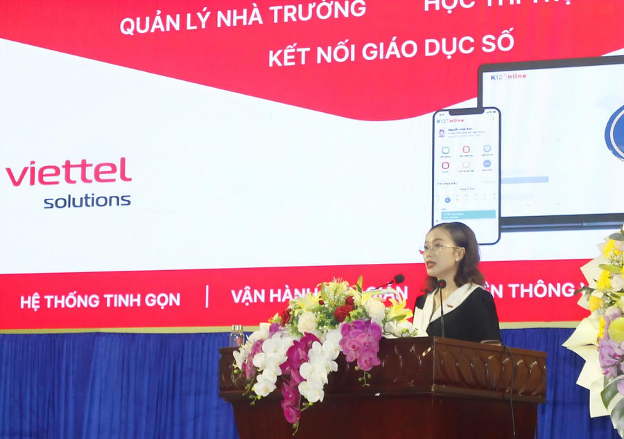 Bà Lâm Thị Mũi - Trưởng ban Giải pháp Giáo dục số (Viettel Bạc Liêu) chia sẻ về các giải pháp trường học số trong lĩnh vực giáo dục.