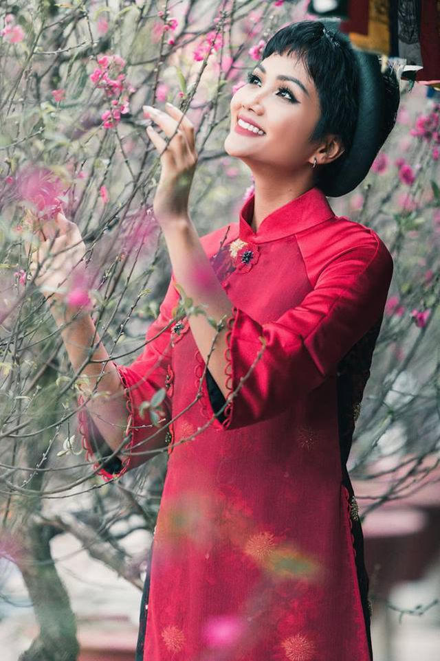 Hen thừa nhận việc công bố việc mình có người yêu cũng ảnh hưởng đến công việc.