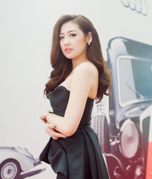 &Aacute; hậu T&uacute; Anh khoe vai trần gợi cảm. Ảnh:internet.