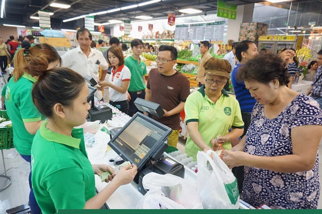 Ngày đầu nghỉ lễ 2/9: Siêu thị đông ngẹt, thực phẩm nhảy giá - ảnh 1
