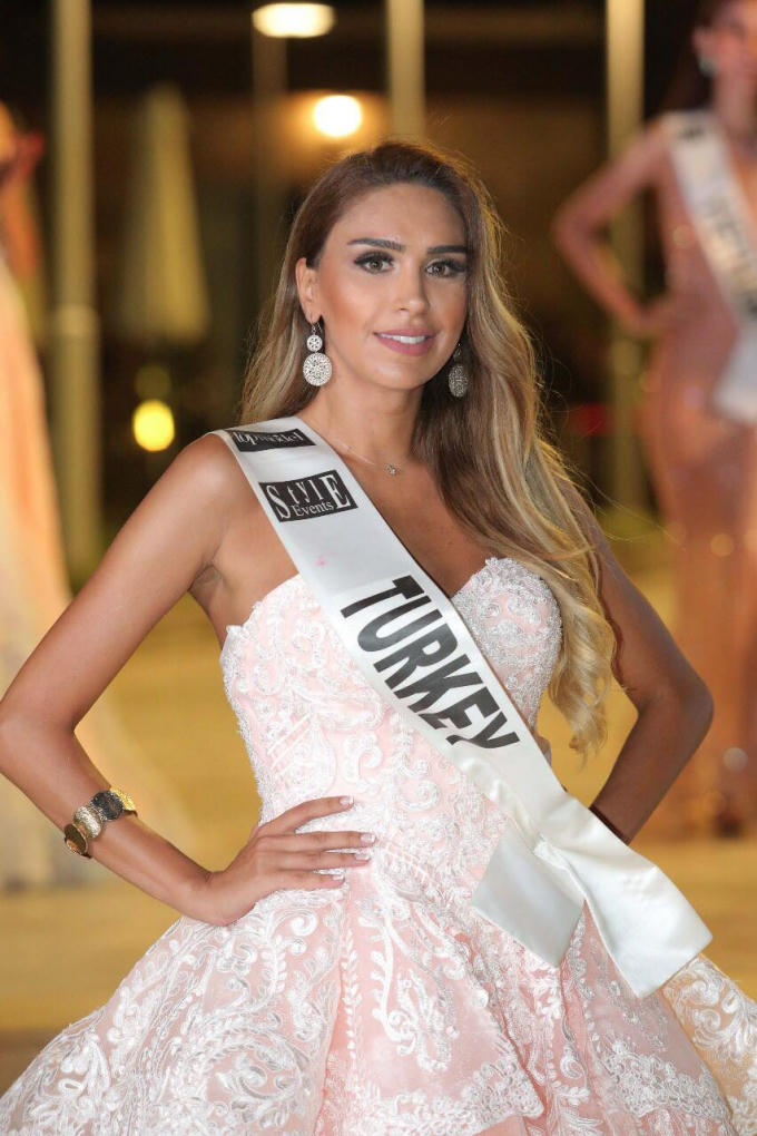 Người đẹp Thổ Nhĩ Kỳ giành danh hiệu Á hậu 1.