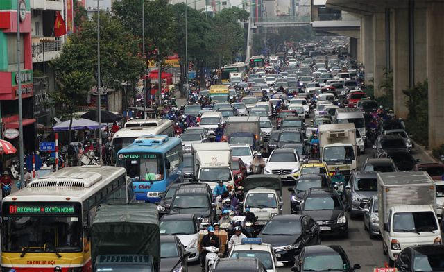 Giao th&ocirc;ng H&agrave; Nội t&ecirc; liệt trong ng&agrave;y 27 Tết