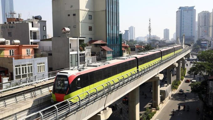 Tàu metro Cát Linh - Hà Đông chạy qua địa bàn quận Thanh Xuân.