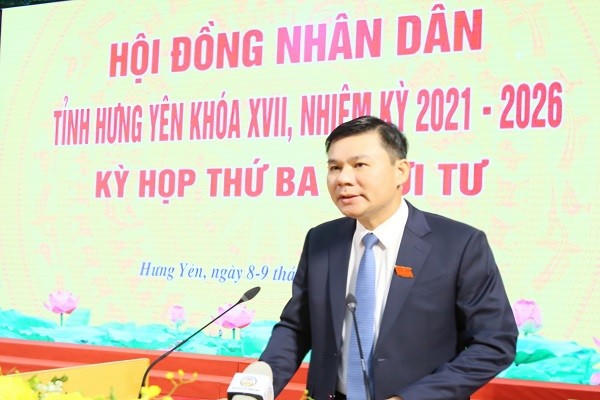 Ông Nguyễn Lê Huy, Ủy viên Ban Thường vụ, Phó Chủ tịch Thường trực UBND tỉnh Hưng Yên phát biểu tại kỳ họp.