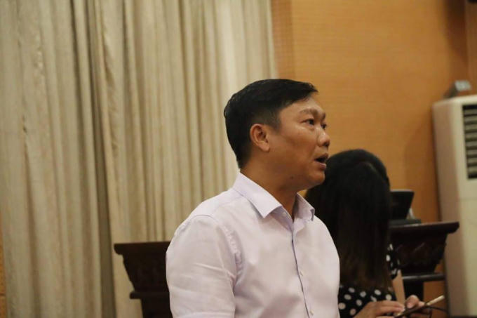 Về c&acirc;u hỏi c&oacute; bao nhi&ecirc;u người tham gia đ&ecirc;m nhạc hội, Chủ tịch quận T&acirc;y Hồ Đỗ Anh Tuấn trả lời: Địa điểm biểu diễn đ&ecirc;m nhạc hội c&oacute; b&aacute;n v&eacute; n&ecirc;n sẽ y&ecirc;u cầu c&ocirc;ng vi&ecirc;n nước b&aacute;o c&aacute;o lại số người tham dự.