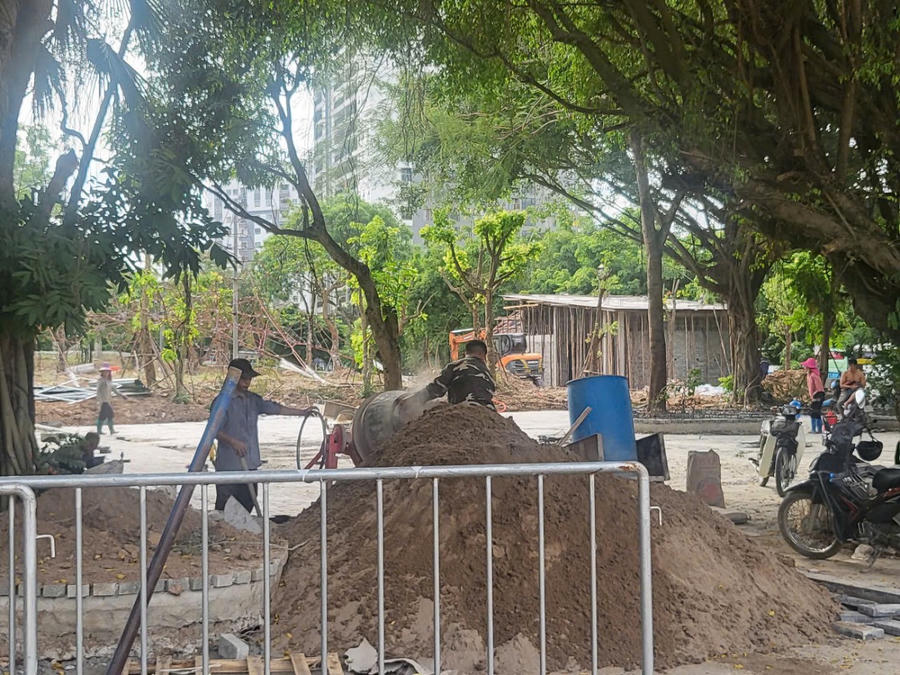 Khu vui chơi trẻ em đang được thi công.