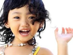Răng trẻ mọc lệch do cha mẹ thờ ơ