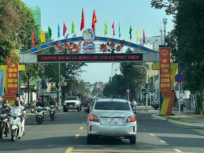 Phố phường Trấn Biên trang hoàng chuẩn bị đại hội Đảng.
					
				
			
			Phố phường Trấn Biên trang hoàng chuẩn bị đại hội Đảng.